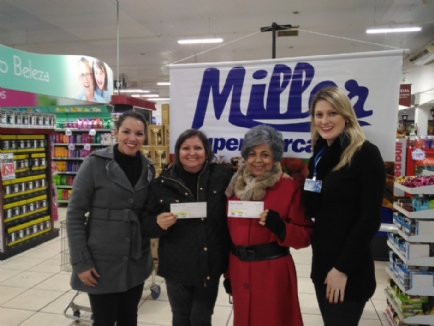 Ganhadoras receberam um vale-compras de R$ 100,00 do Miller Supermercados