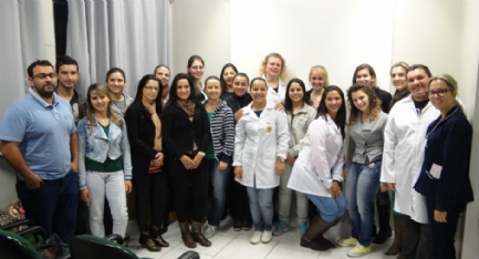 20 alunos do curso visitaram o setor de Radioterapia do Ana Nery.